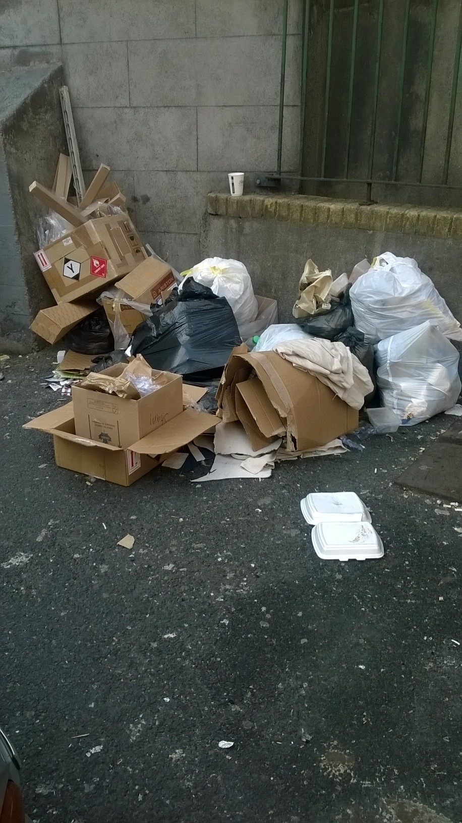 Georges_St_nr_Dame_St_D2_Aug_13_2015